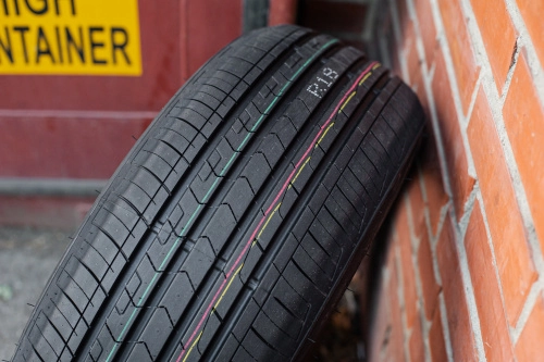 фото протектора и шины ZEALION Шина ZMAX ZEALION 215/55 R17 94W